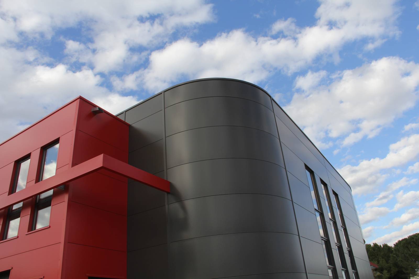 Cirrus Construction Carbon 2.0 Lavérune bâtiment artisanal