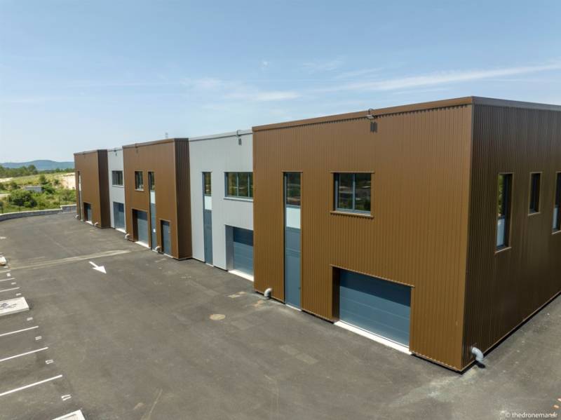 Entrepôts neufs à vendre disponible immédiatement à Vailhauquès